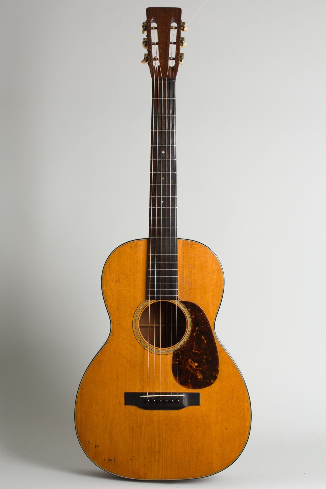 Image 5: 1932 - 00-18 Flat Top Martin